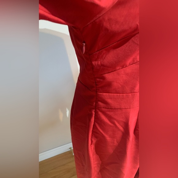 Red bell-sleeve midi dress - Picture 7 of 8